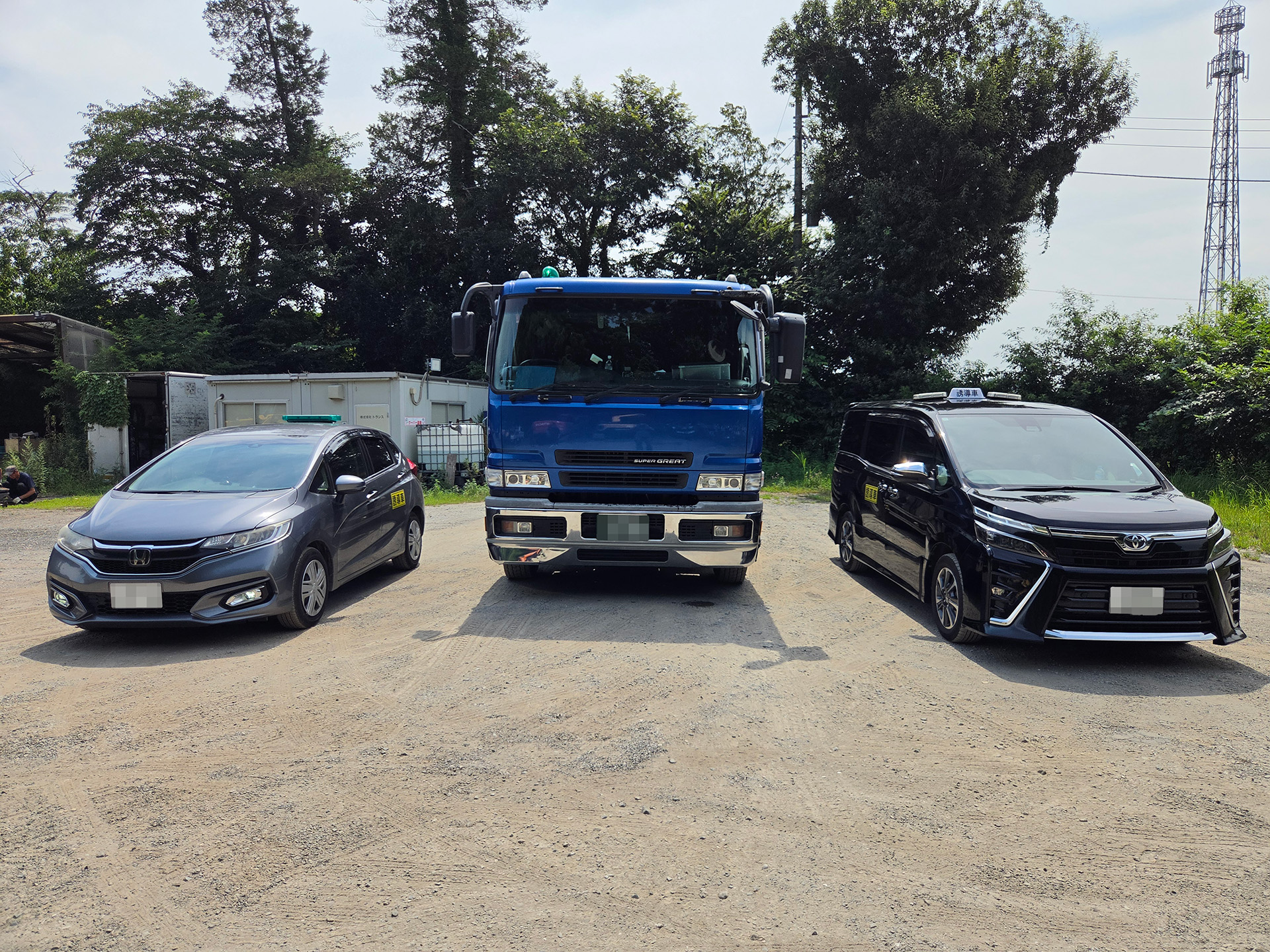 誘導車とトラック