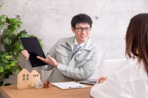 面談をするスタッフ
